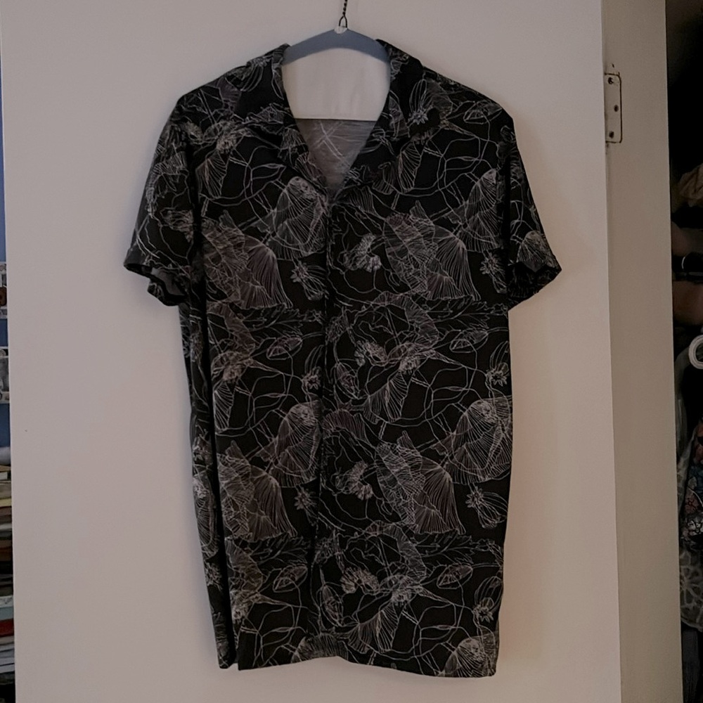 Unisex button down shirt. Gently used